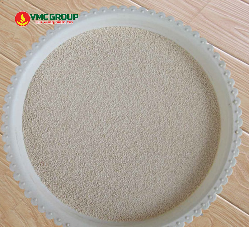 L-Lysine Hydrochloride có dạng bột màu trắng ngả vàng