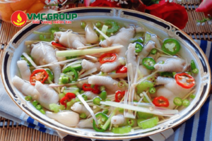 Axit acetic được dùng nhiều trong sản xuất thực phẩm